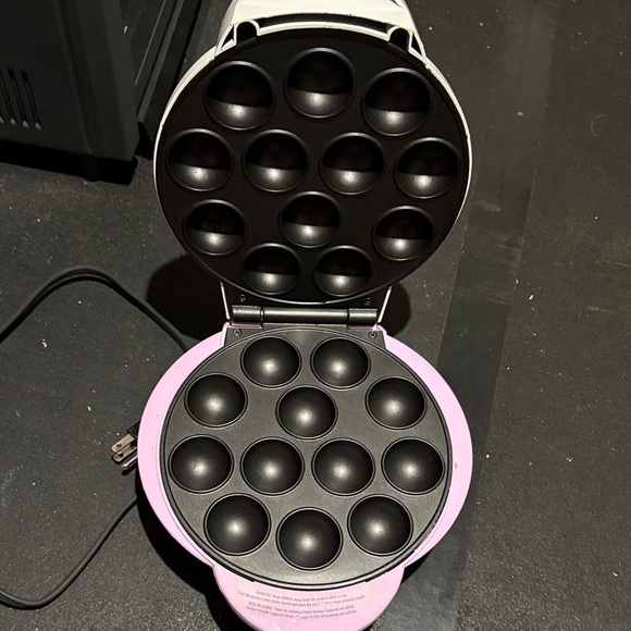 Betty Crocker Cake Pop Maker in Pink and Black - Picture 2 of 3